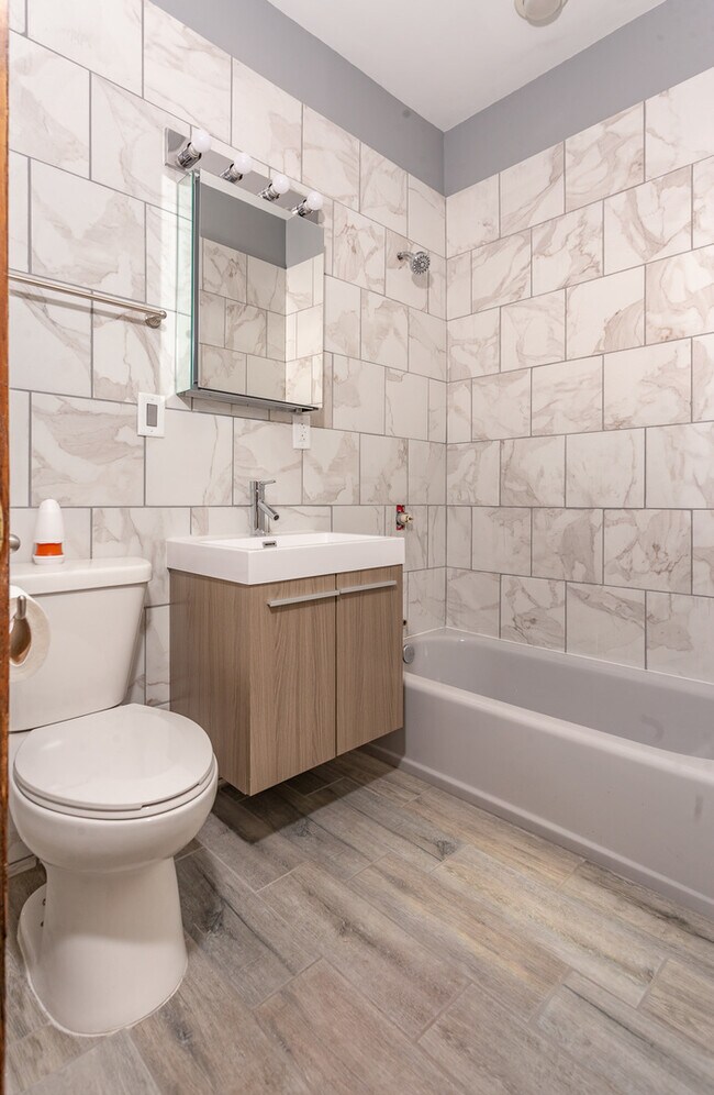 Foto del edificio - 1427 E 69th Pl