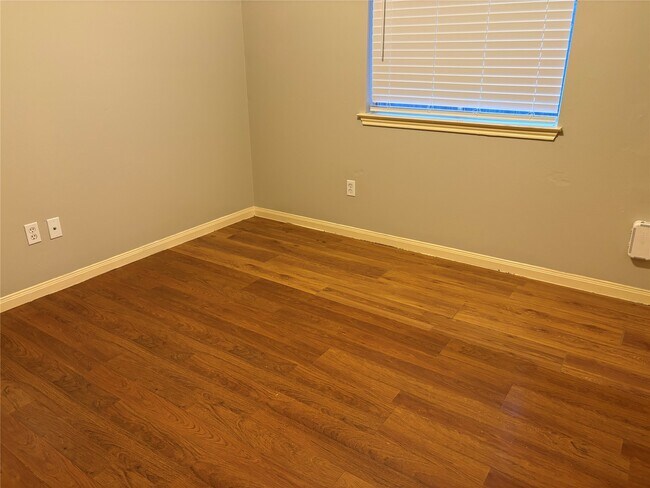 Building Photo - 16111 April Ridge Dr