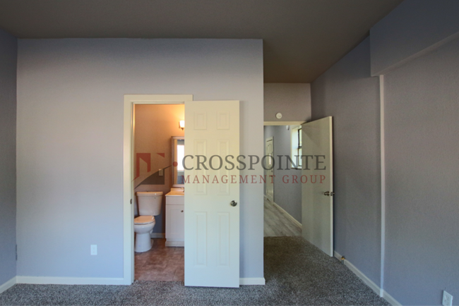 Foto del edificio - Versatile 2 Bedroom, 2 Bath Duplex, Newly ...