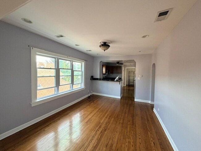 Building Photo - 5540 N Luna Ave