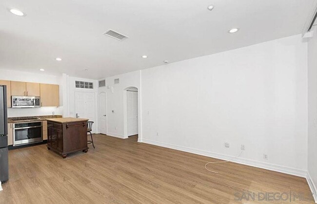 Building Photo - 525 Eleventh Ave