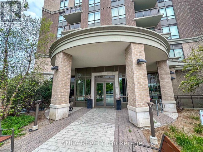Photo du bâtiment - 540-540 Bur Oak Ave