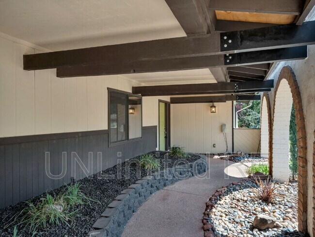 Foto del edificio - 490 Deer Pass Dr