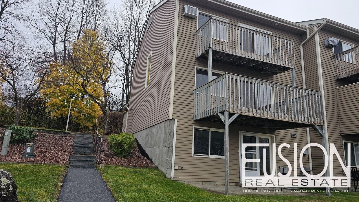 Primary Photo - Bright, Spacious End-Unit Townhome in Prem...
