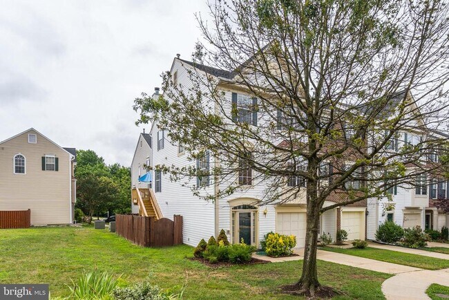 Foto del edificio - 6352 Dakine Cir