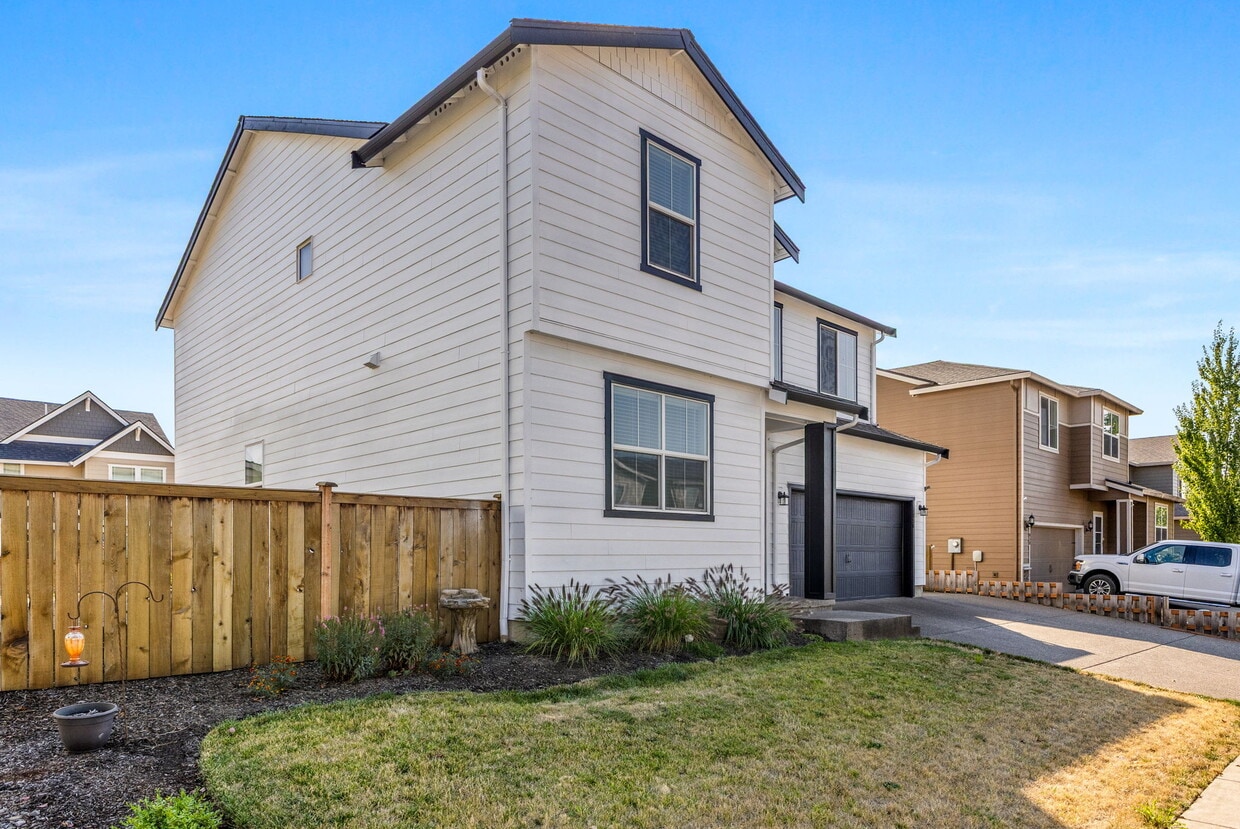 Primary Photo - 856 Bear Creek Dr