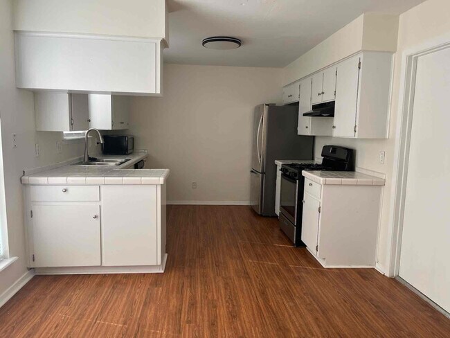 Building Photo - 1703 Mockingbird Dr