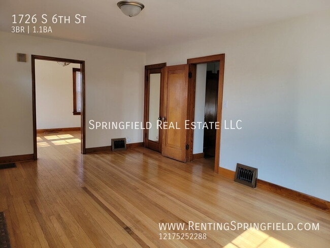 Foto del edificio - “Old School Cool” — 3 Bed with 3-Car Garage + Tons of Parking