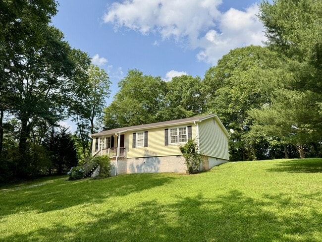 Building Photo - 612 N McDonough Rd