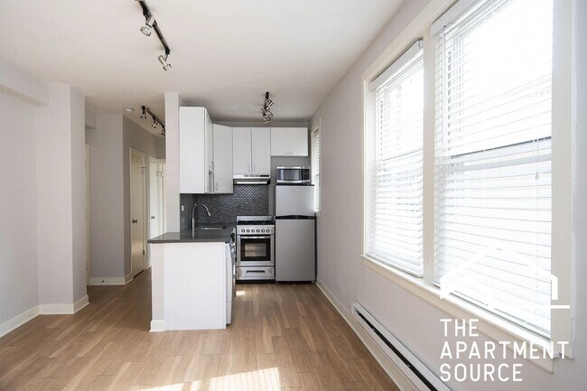 Building Photo - 511 W Belmont Ave