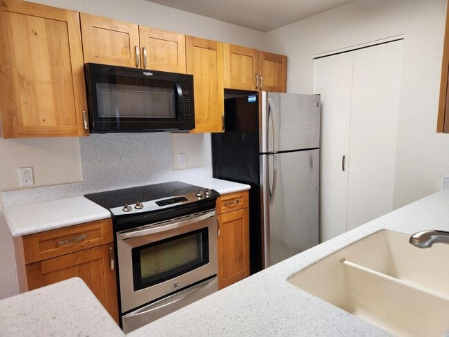 Building Photo - Parkview at Waikele - 2 bed, 2 bath Townhome