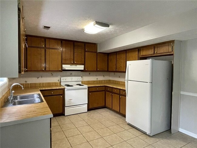 Building Photo - 4530 Iroquois Trail NW