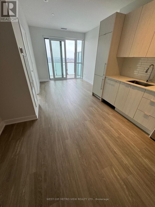 Building Photo - 430-2430 Square One Dr