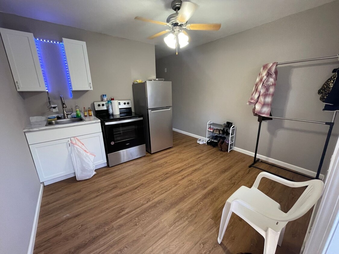 Primary Photo - 1 Bedroom Studio in Hollister, MO