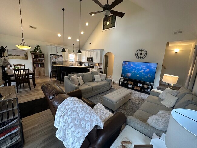 Foto del edificio - 521 Capstone Dr