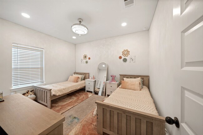 Foto del edificio - 161 Hbr Hls Dr