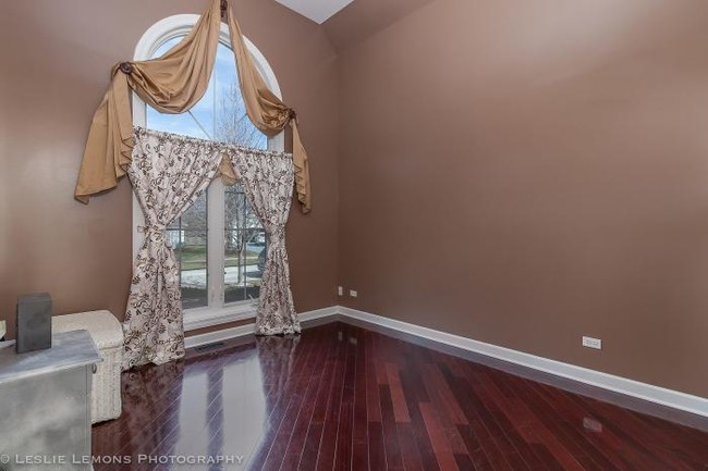 Building Photo - 5 bedroom in Aurora IL 60502