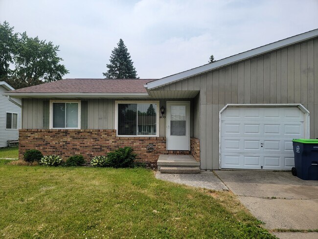 Building Photo - 6293 Amanda Dr