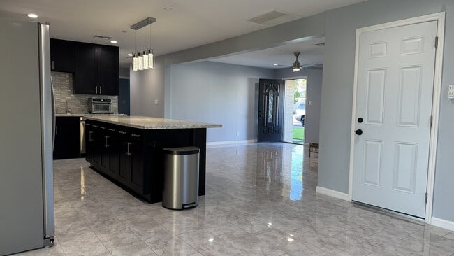 Foto del edificio - 6843 E Loma Land Dr