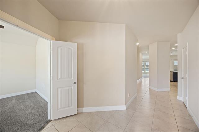 Building Photo - 945 Bluebird Way