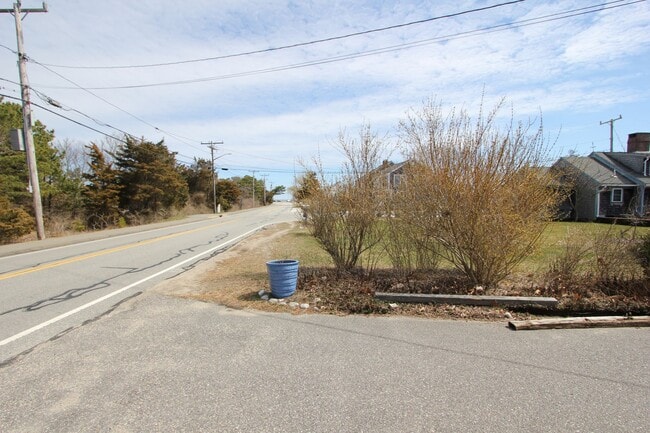 Building Photo - 68 Town Neck Rd