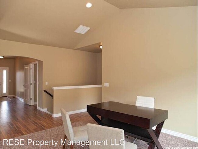 Foto del edificio - 5 br, 3 bath House - 1848 W Woodview Dr.