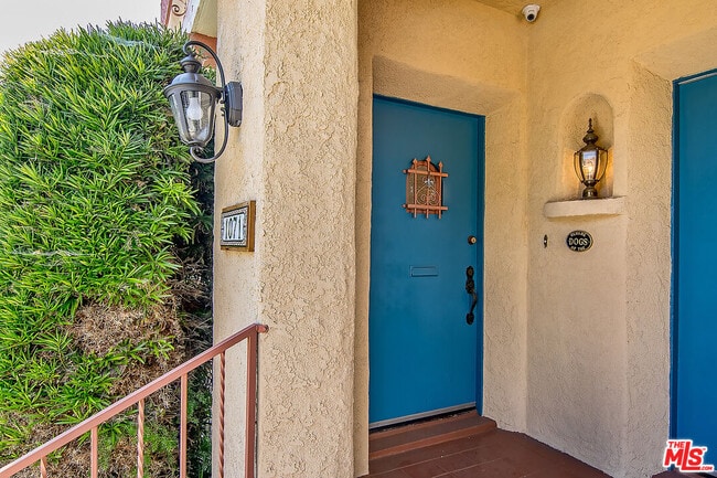 Foto del edificio - 1071 Cloverdale Ave