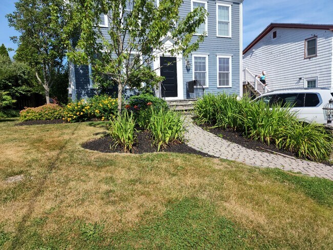 Building Photo - 54 Easton Ave