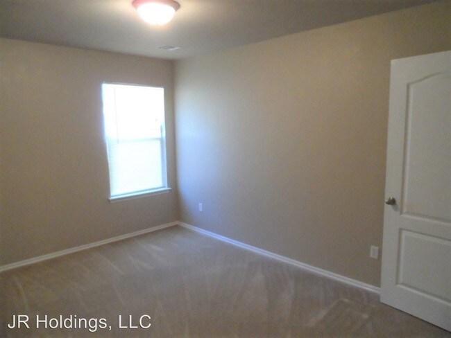 Building Photo - 4704 SE 77th St