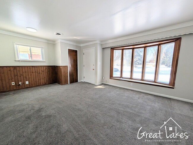 Building Photo - Cozy 2 Bedroom 1 Bathroom now available fo...