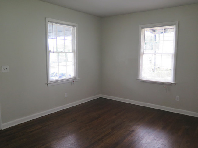 Building Photo - Cozy Marietta Duplex