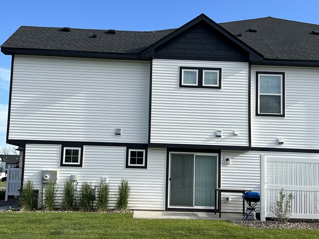 Building Photo - 5219 Long Pointe Pass