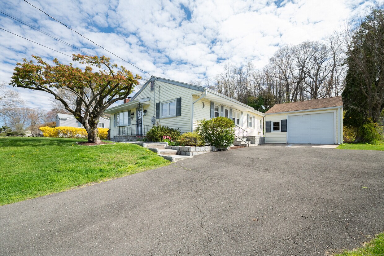 5 Terry Dr, Danbury, CT 06811 House Rental in Danbury, CT