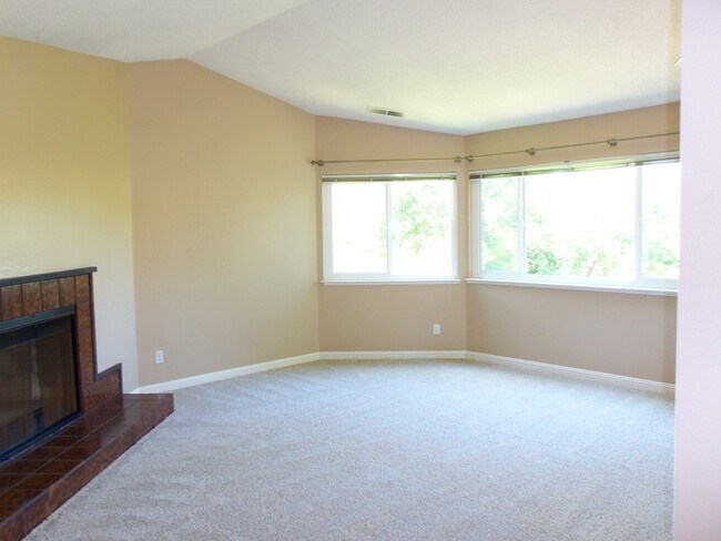 Building Photo - 1858 Sally Creek Cir