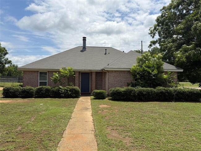 Building Photo - 803 Summer Ln