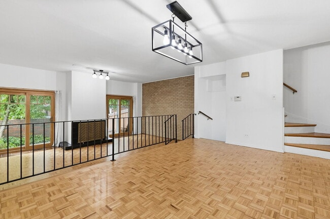 Building Photo - 1174 E 53rd St