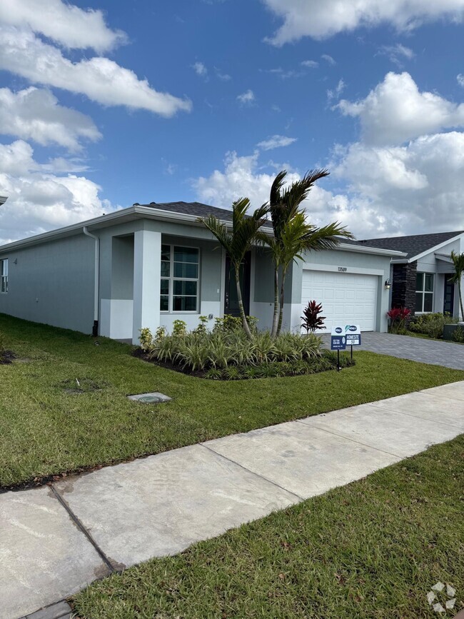 Building Photo - 13509 SW Bally Dr