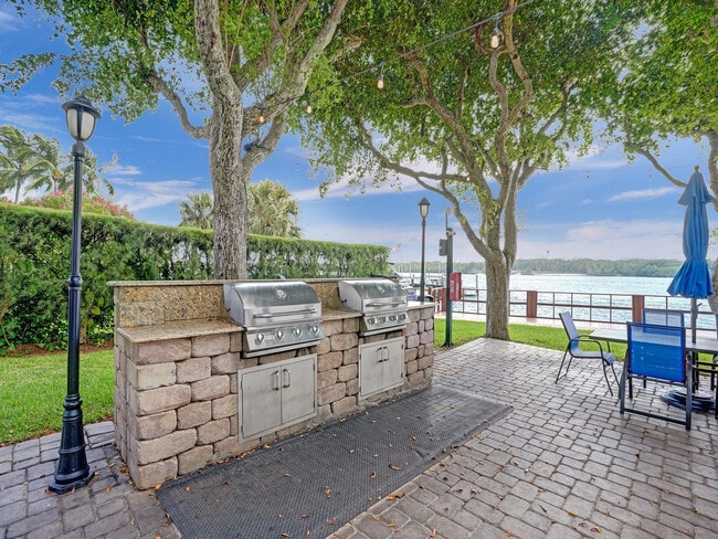 Foto del edificio - 2121 N Ocean Blvd