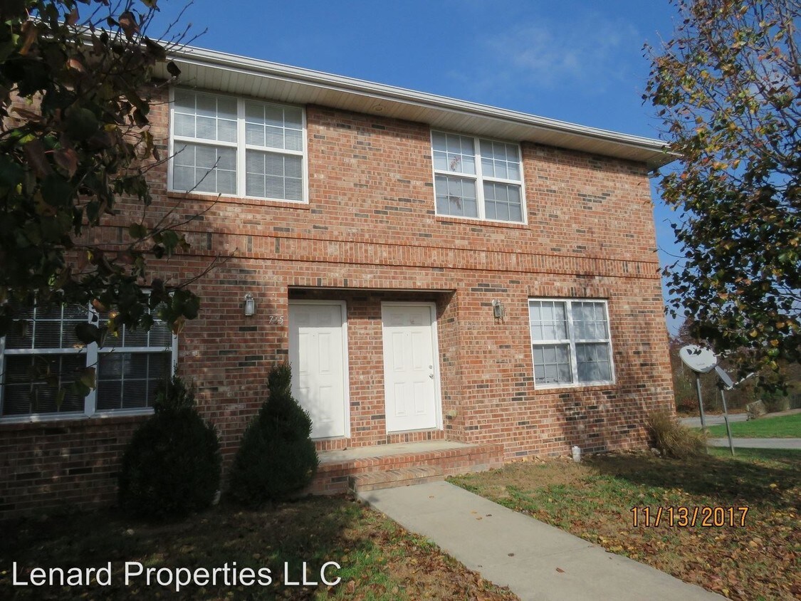 Primary Photo - 721 E Kings Carriage Blvd