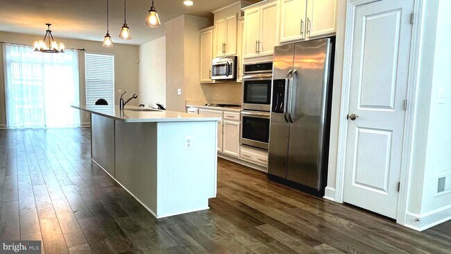 Foto del edificio - 15303 Linville Creek Dr