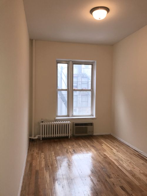 Building Photo - 340 E 22nd St