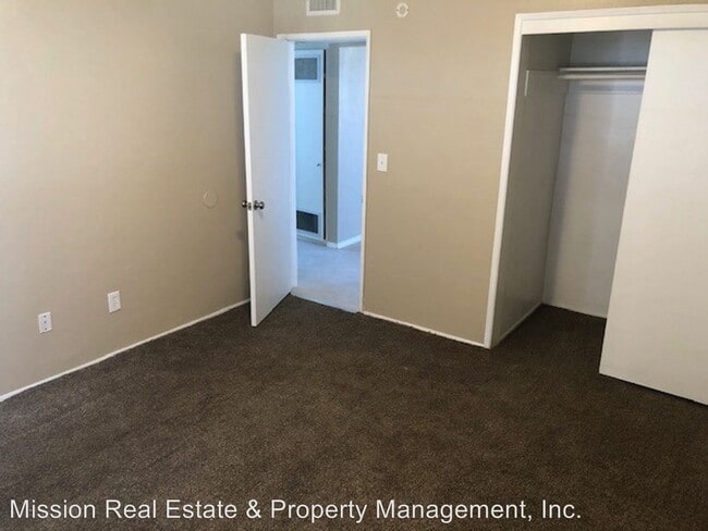 Building Photo - 2501 Bishop Dr
