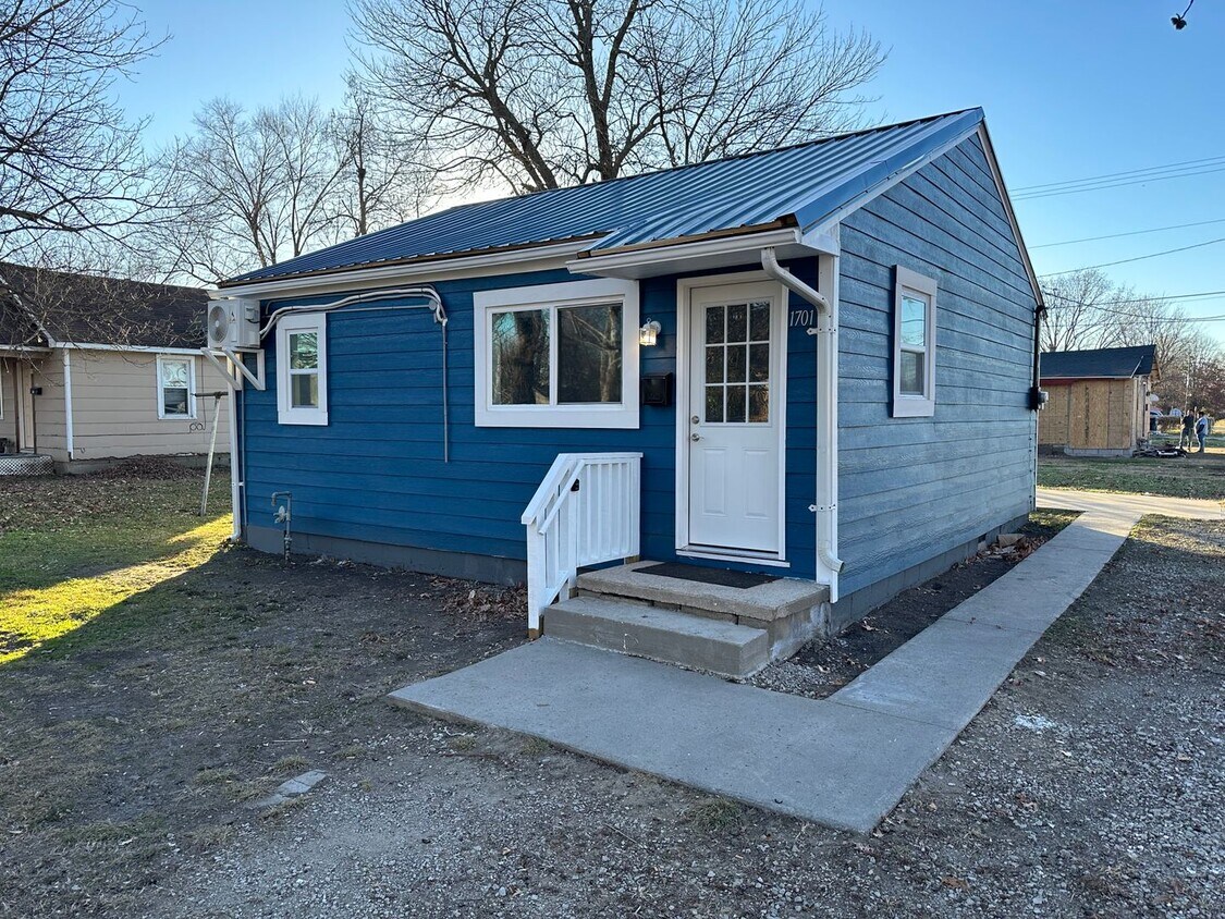 Primary Photo - Completely remodeled 2 bedroom 1 bathroom ...