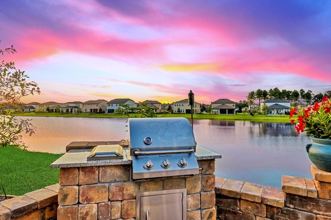 Foto del edificio - 346 Starlis Pl