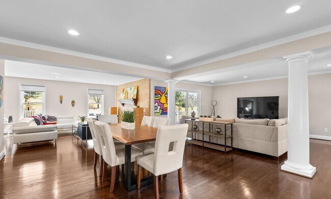 Foto del edificio - 8620 Stableview Ct