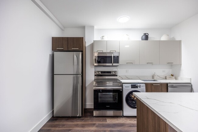 Building Photo - Brand NEW 2-Bedroom in the heart of Andersonville with Separate Kitchen, In-Unit Laundry & Sunlig...