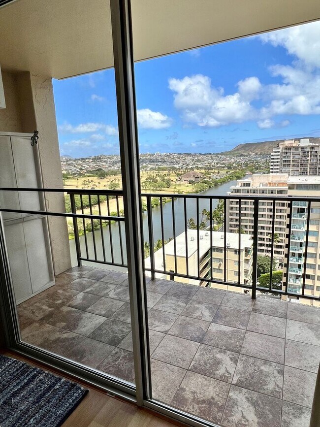 Building Photo - Modern Remodeled Studio with Ocean & Canal...