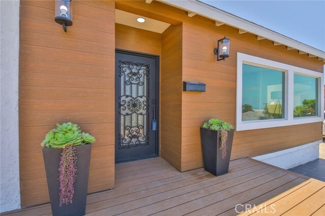 Building Photo - 204 Vía Colusa