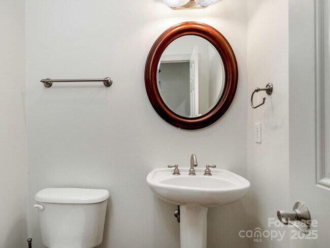 Foto del edificio - 2416 Chesterfield Ave