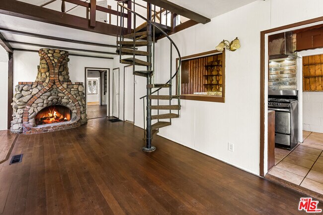 Building Photo - 8157 Kirkwood Dr